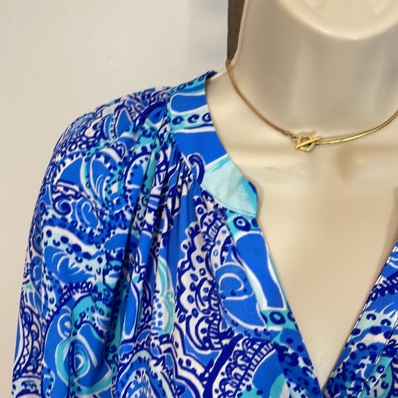MOVING SALE: Lilly Pulitzer Anela Blouse in Coastal Blue Legga Sea - Picture 5 of 7